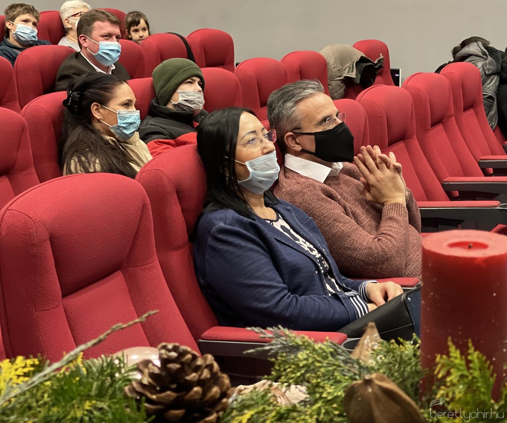 Fellobbant a szeretet lángja 05